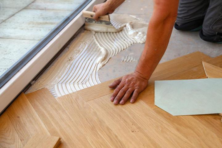 Faites appel au savoir-faire de nos artisans pour réaliser la pose de vos revêtements de sol